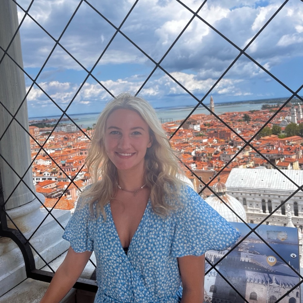 Meet your Posher, Olivia